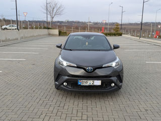 Toyota C-HR foto 2