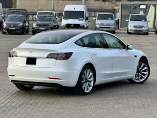 Tesla Model 3 foto 4