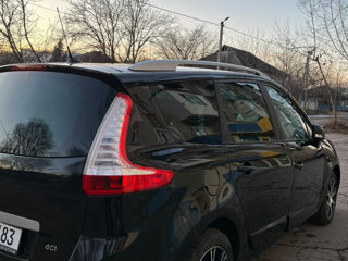 Renault Grand Scenic foto 2