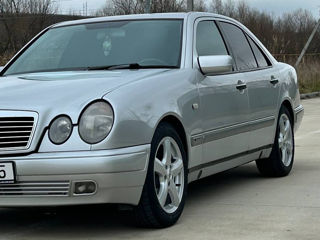 Mercedes E-Class foto 6