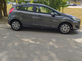 Ford Fiesta foto 1