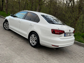 Volkswagen Jetta foto 4