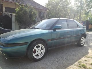 Mazda 323 foto 1