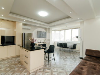 Apartament, Centru, 95 mp, 1050 € ! foto 2