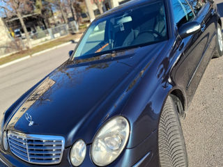 Mercedes E-Class foto 2