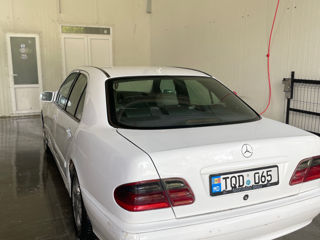 Mercedes E-Class foto 4