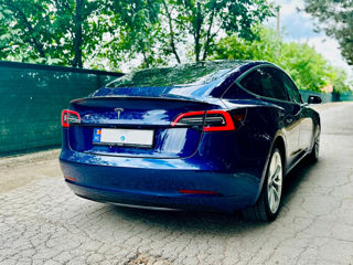 Tesla Model 3 foto 4