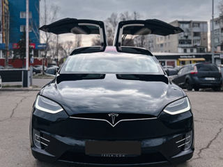 Tesla Model X foto 2