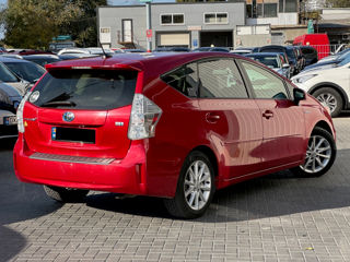 Toyota Prius v foto 3