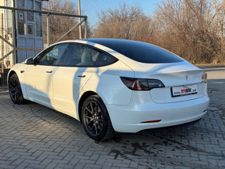 Tesla Model 3 foto 4