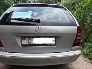 Mercedes C-Class Wagon foto 4