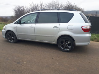 Toyota Avensis Verso foto 3