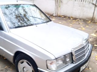 Mercedes 190 foto 2