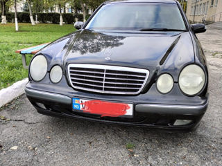 Mercedes E-Class foto 1