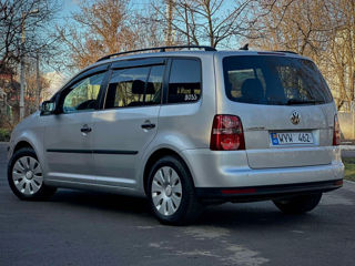 Volkswagen Touran foto 4