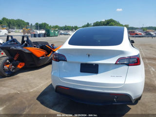 Tesla Model Y foto 16