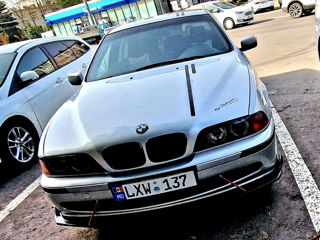 BMW 5 Series foto 1