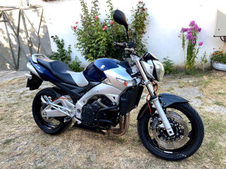 Suzuki GSR - 600 foto 1