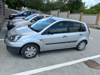 Ford Fiesta foto 1