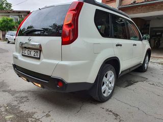 Nissan X-Trail foto 2