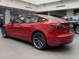 Tesla Model 3 foto 2