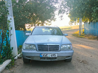 Mercedes C-Class foto 1