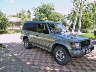 Mitsubishi Pajero foto 1