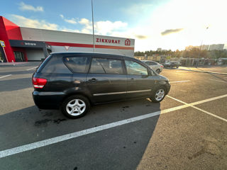 Toyota Avensis Verso foto 7