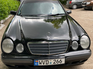 Mercedes E-Class foto 1