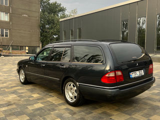 Mercedes E-Class foto 2