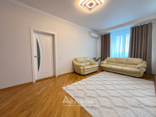 Apartament cu 3 camere, 122 m², Botanica, Chișinău foto 2