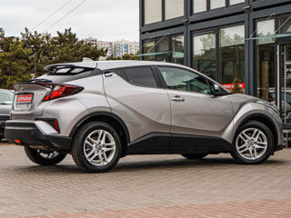 Toyota C-HR foto 2