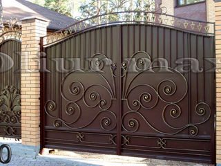 Copertine,  balustrade,  porți, garduri,uși metalice, gratii și alte confecții din fier forjat. foto 5