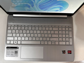 HP TouchScreen 15.6" Ryzen 5-5500U / Vega 8 / 16GB DDR4 / 256GB NVMe foto 4