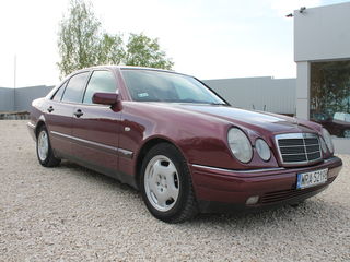 Mercedes E Class foto 2