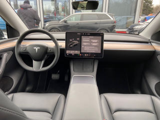 Tesla Model Y foto 14