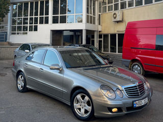 Mercedes E-Class foto 2