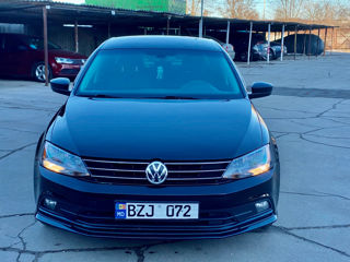 Volkswagen Jetta foto 2