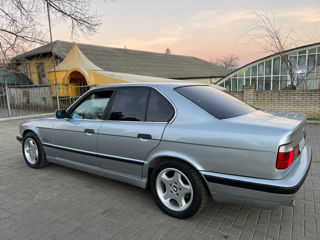 BMW 5 Series foto 3