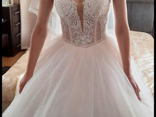 Проводам не венчанное свадебное платье в идеальном состоянии