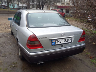 Mercedes C-Class foto 4