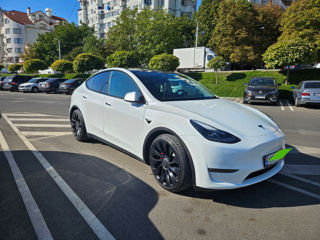 Tesla Model Y foto 1