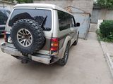 Mitsubishi Pajero foto 2