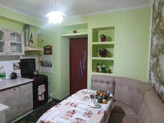 Apartament cu 3 camere, 78 m², Periferie, Cahul foto 5