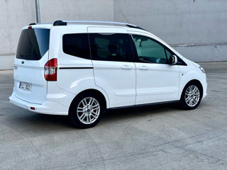 Ford Tourneo Courier foto 3