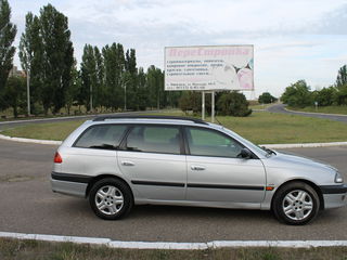 Toyota Avensis foto 3