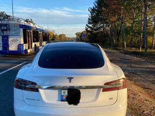 Tesla Model S foto 2