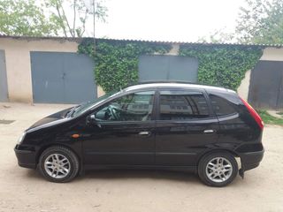 Nissan Almera Tino foto 6