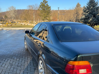 BMW 5 Series foto 5