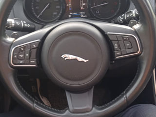 Jaguar XE foto 5